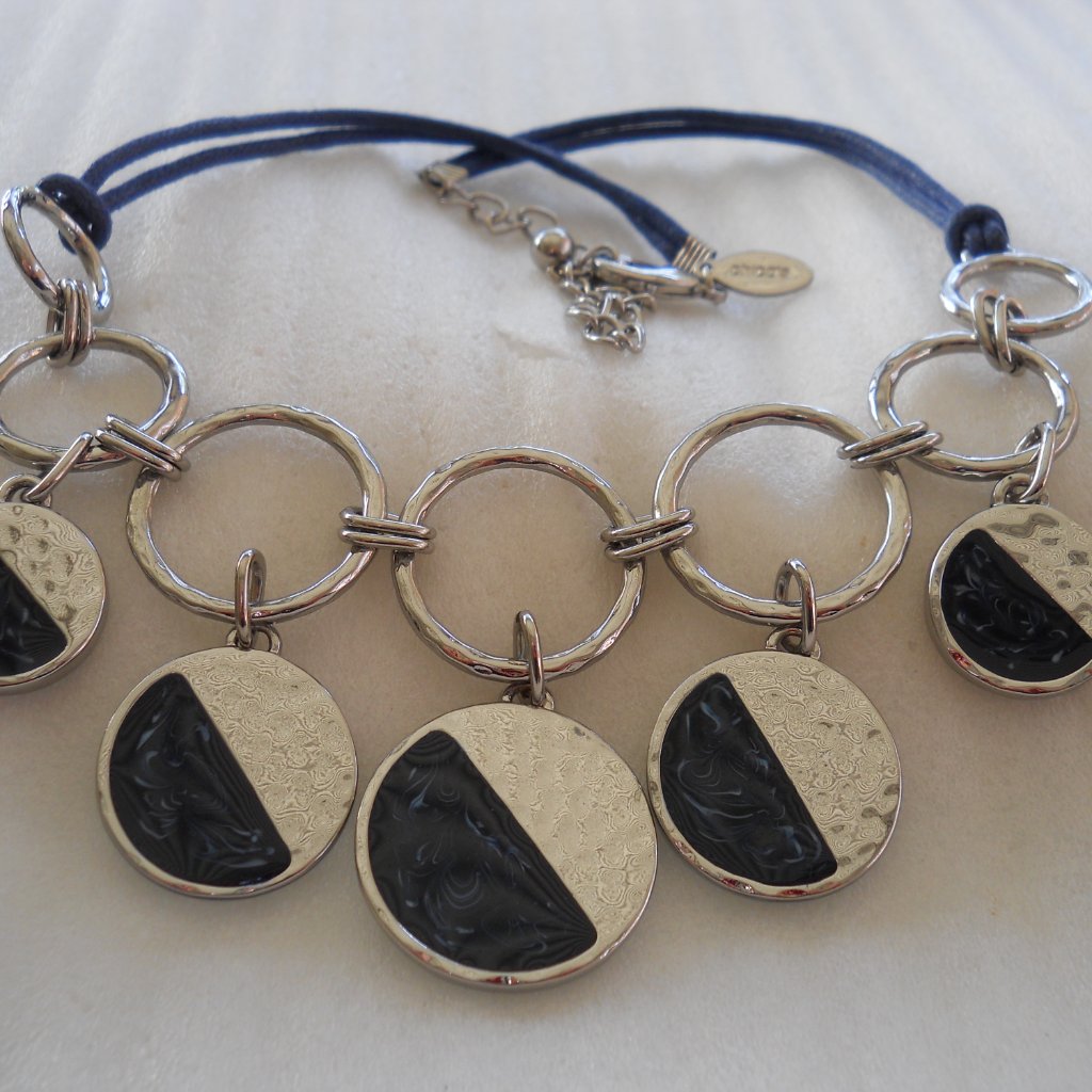 Chicos - Blue And Silver Disc Necklace 12-30 9$